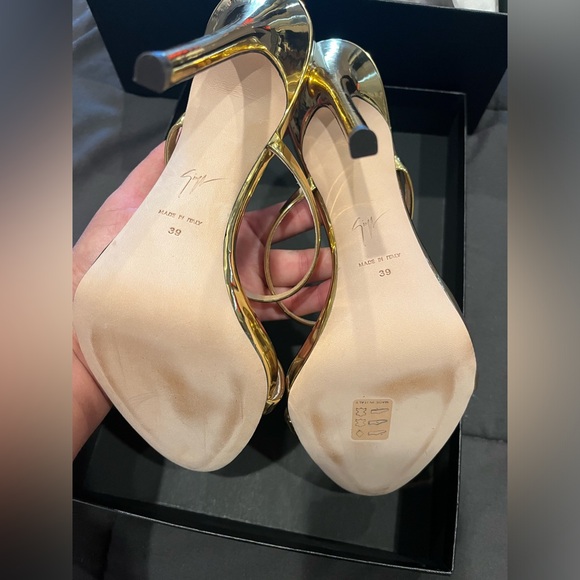 Giuseppe Darsey heels in gold size 39 - Picture 5 of 8